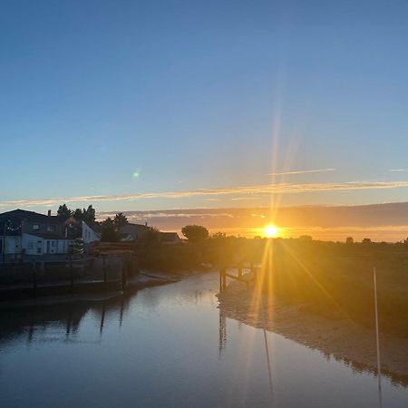 Le 5 Bis Bed and Breakfast Mornac-sur-Seudre Exteriör bild