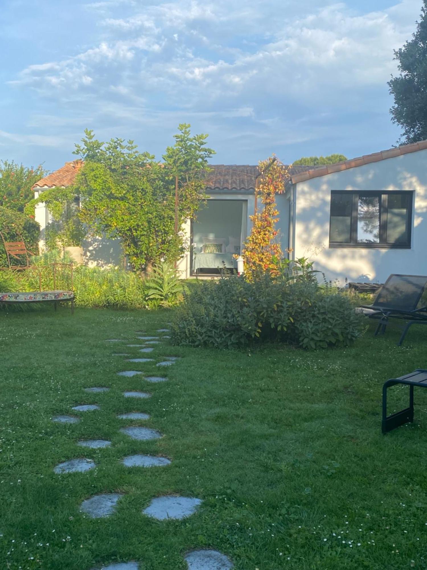 Le 5 Bis Bed and Breakfast Mornac-sur-Seudre Exteriör bild